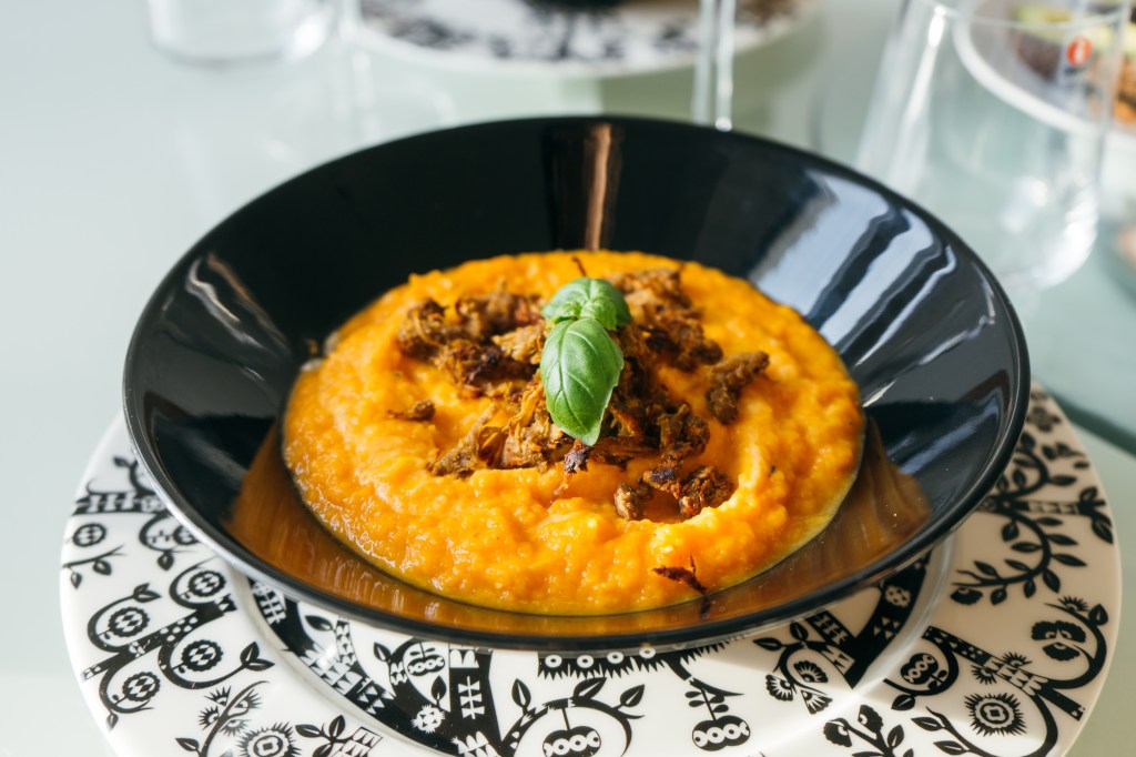 Bataattikeitto nyhtökauralla